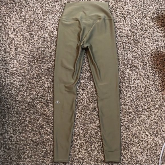 Alo Yoga Olive